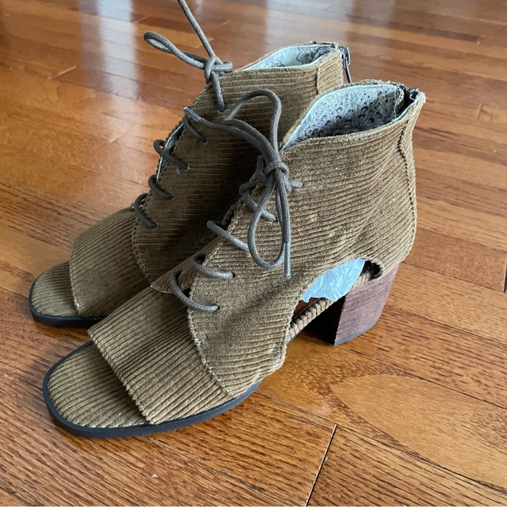 Band of Gypsies Womens Brown Corduroy Heeled Ankle Open Toe Amelia Booties 7.5 - Picture 2 of 8